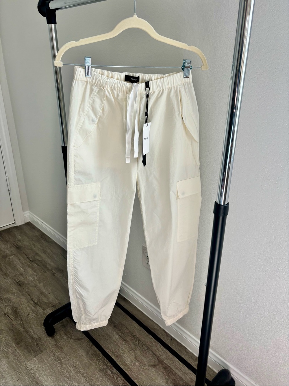 NWT Theory Neiman Marcus Exclusive Utility Cargo Joggers Size 00